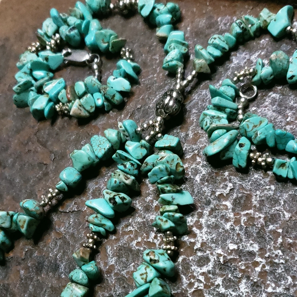 Turquoise Howlite Chip Lariat Necklace